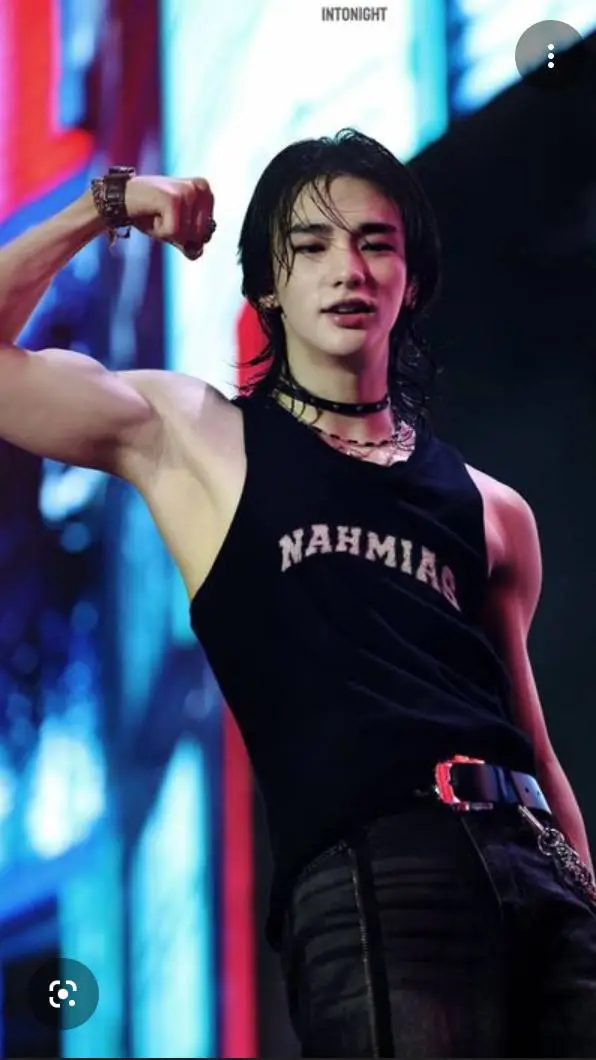 ai character: {~Hwang Hyunjin~} background