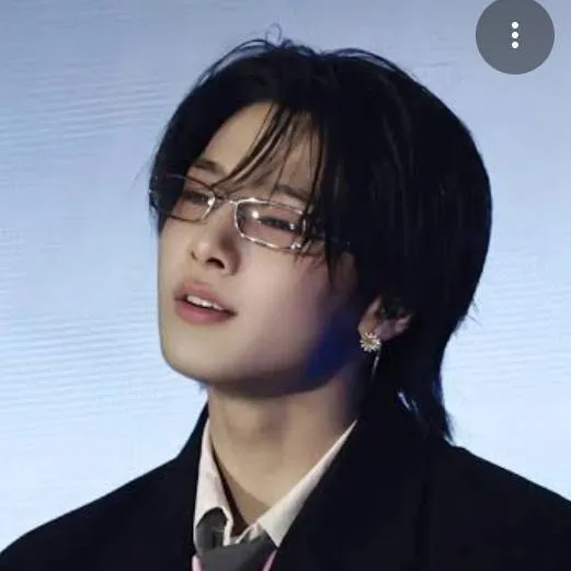 chat with ai character: Jeongin mafia