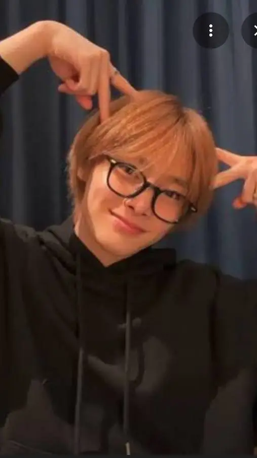 ai character: Jeongin bday! 💖🦊 background