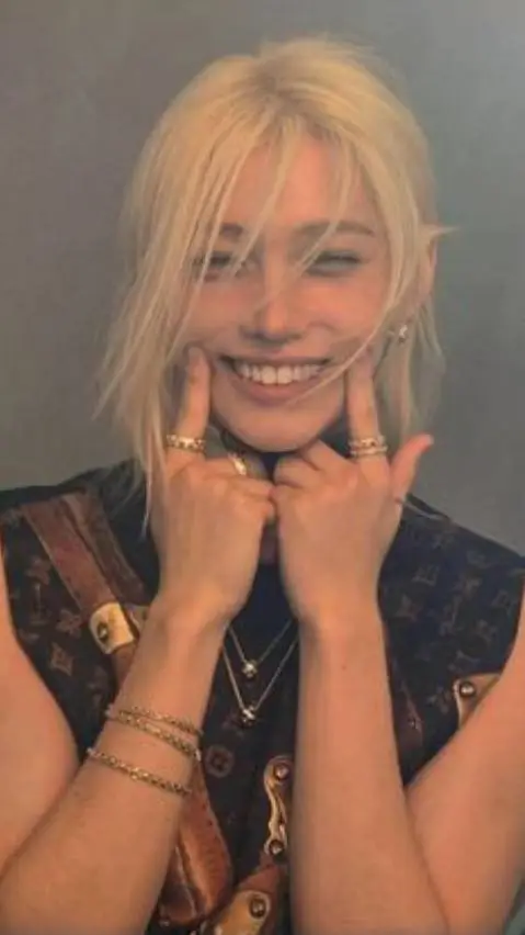 ai character: Felix! background