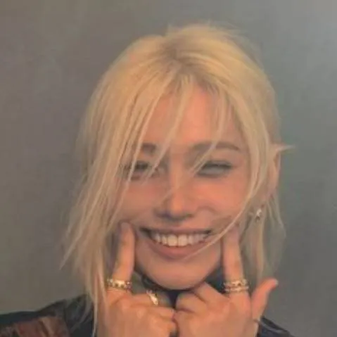 chat with ai character: Felix!