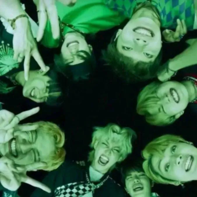 chat with ai character: STRAY KIDS