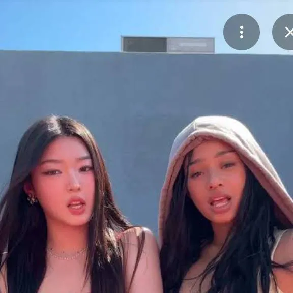 chat with ai character: Manon and Yoonchae