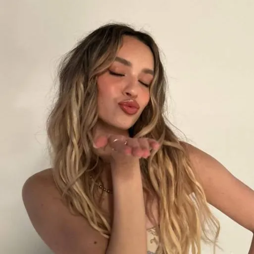 chat with ai character: 🎀Daniela Avanzini🎀