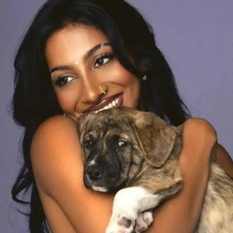 chat with ai character: Lara with puppy