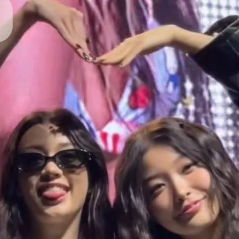 chat with ai character: Meichae!