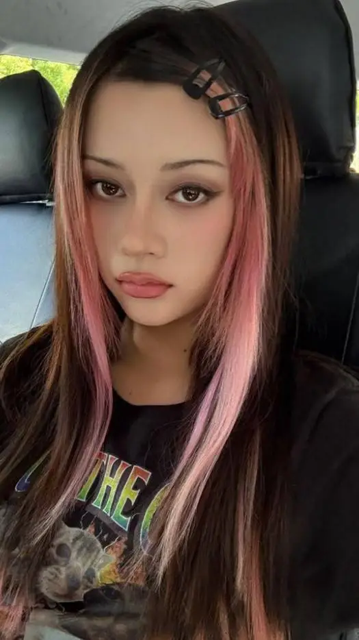 ai character: MEGAN MEIYOK🎀 background