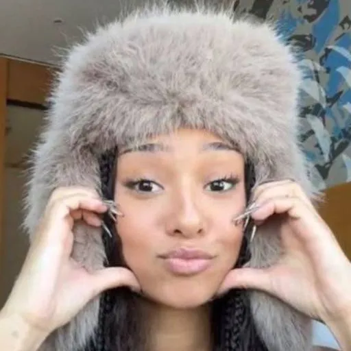 chat with ai character: 🎀 MANON 🎀