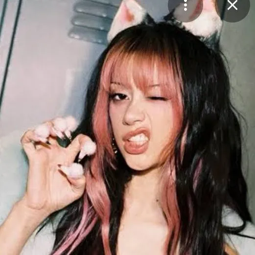 chat with ai character: Megan Skeindel