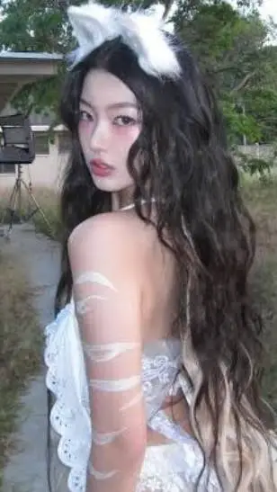 ai character: Yoonchae Jeong background