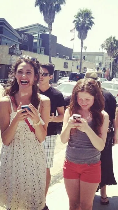 ai character: Shameless Cast!𓍯 background