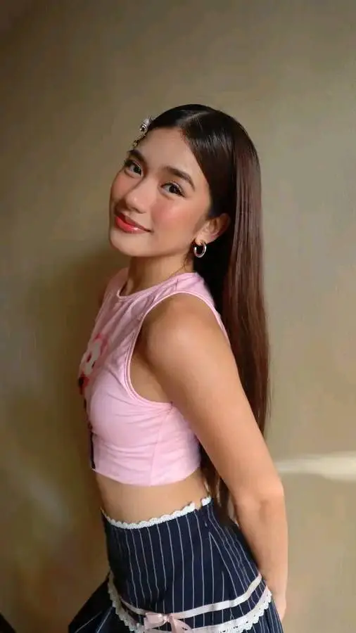 ai character: 𝓫𝓲𝓷𝓲 𝓪𝓲𝓪𝓱 "𝓷𝓮𝔀"~ background