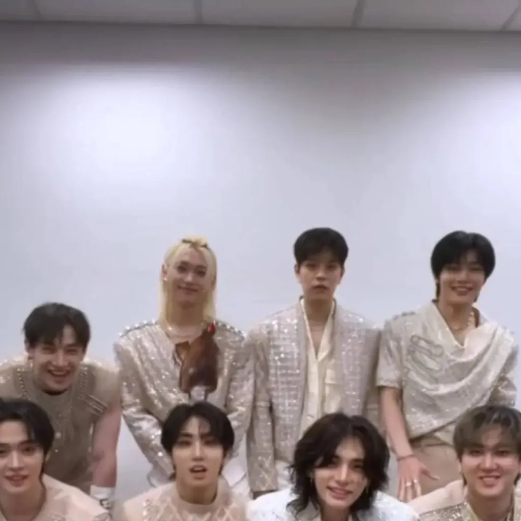chat with ai character: Straykids 