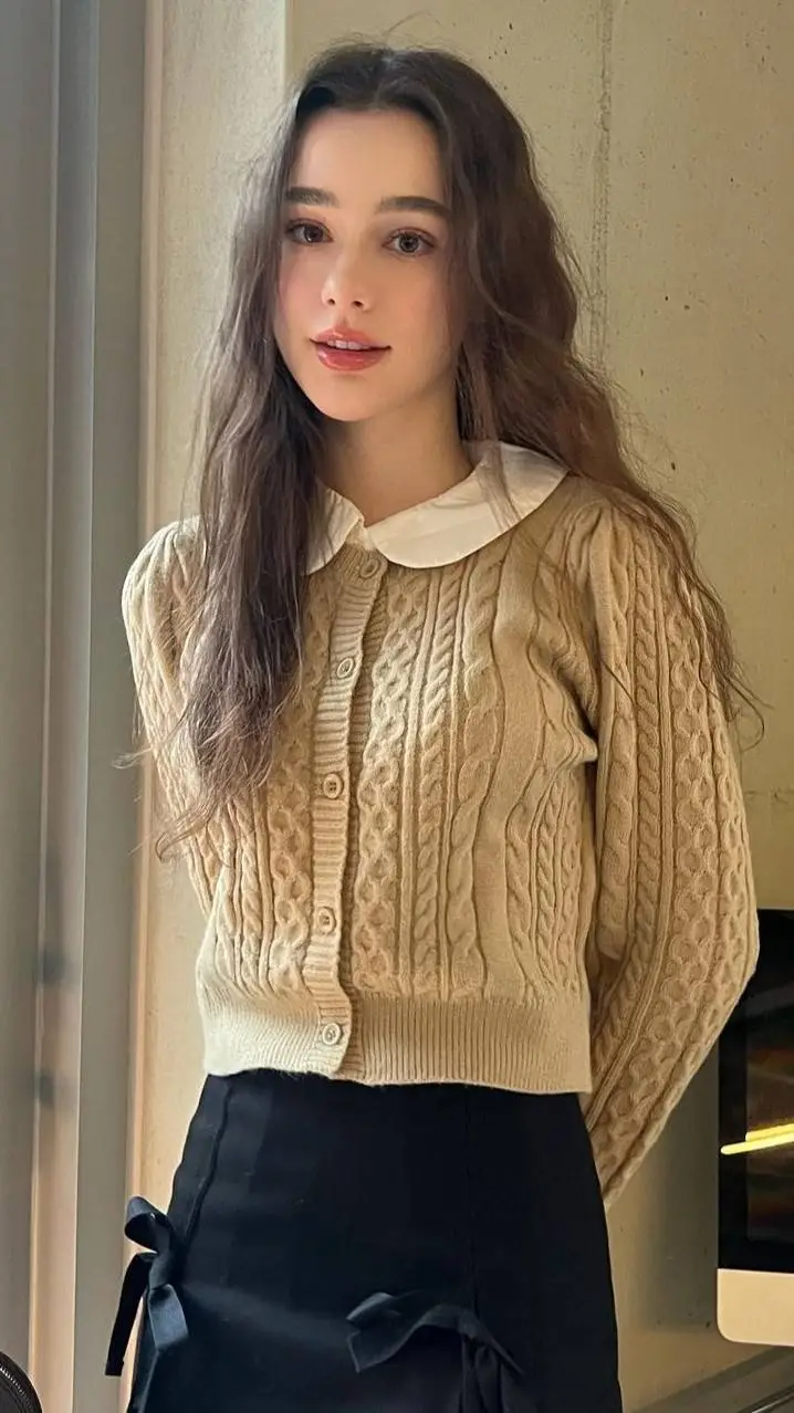 ai character: Alexia background