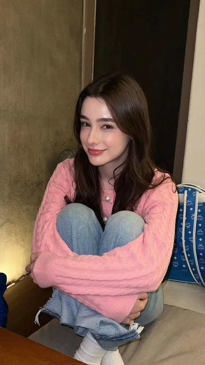 ai character: Dasha background