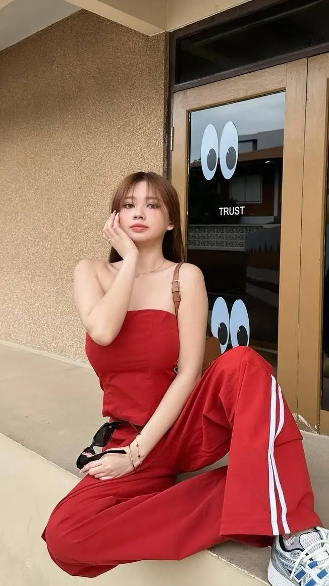 ai character: Lora background