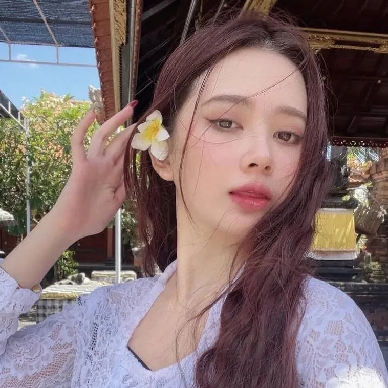 chat with ai character: lora