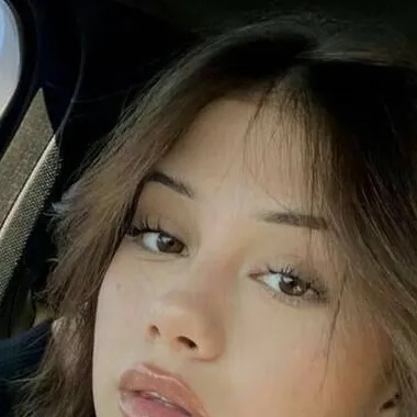 chat with ai character: liya