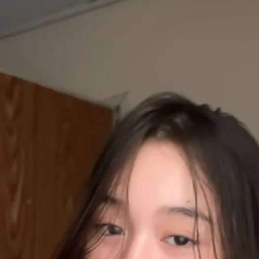 chat with ai character: erica