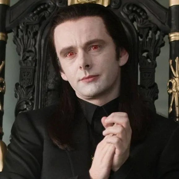 chat with ai character: Aro Volturi