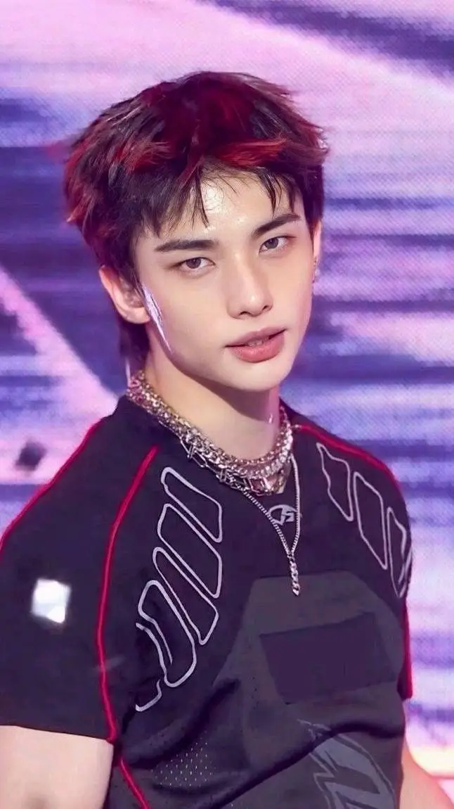 ai character: Hyunjin background