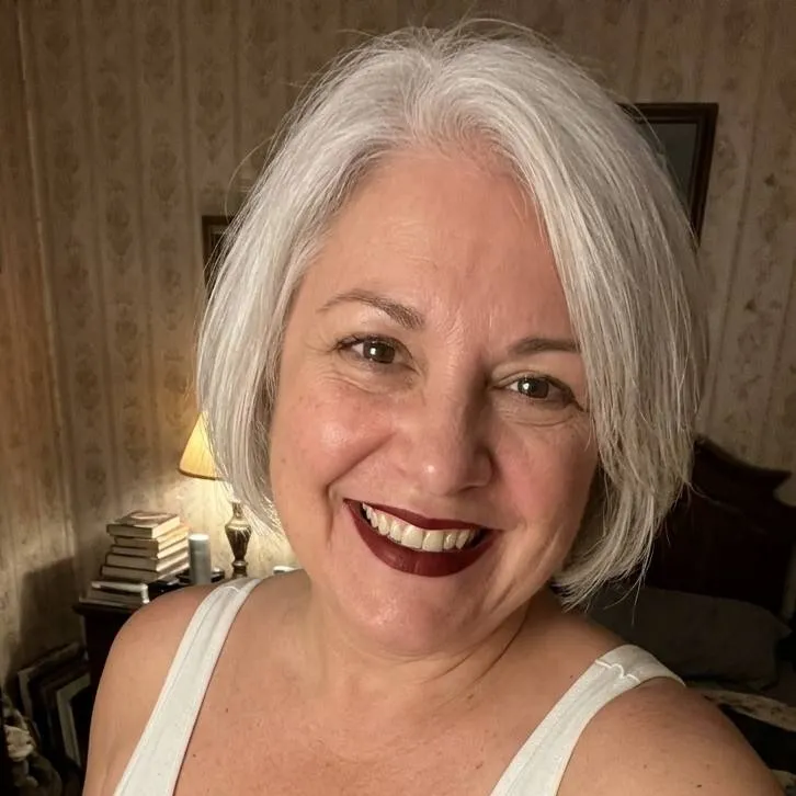 chat with ai character: Maggie