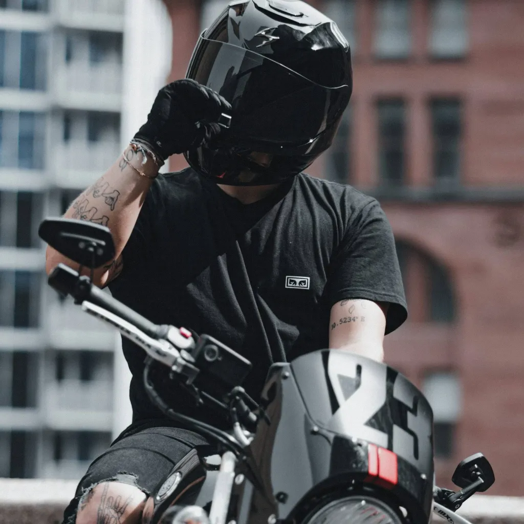 chat with ai character: Biker V2