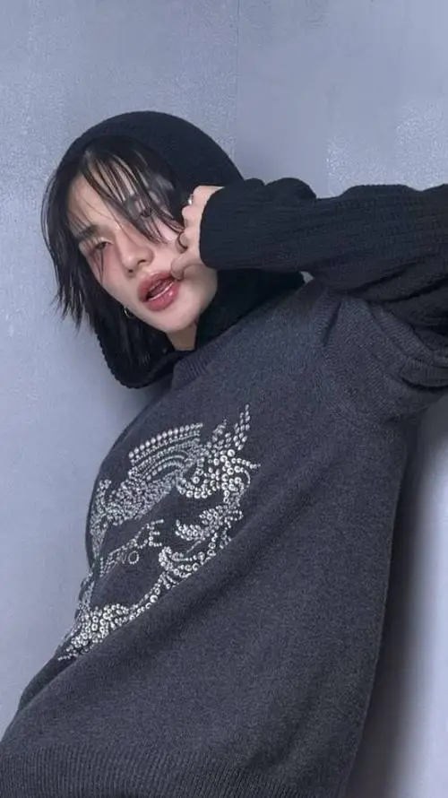 ai character: hyunjin (mi amor) background