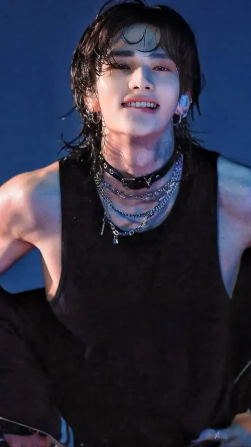 ai character: hyunjin❤️‍🔥 background