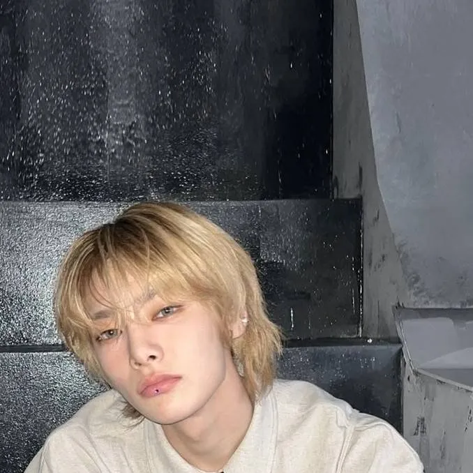 chat with ai character: jeongin🫦