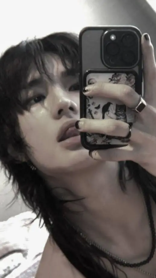 ai character: hyunjin background