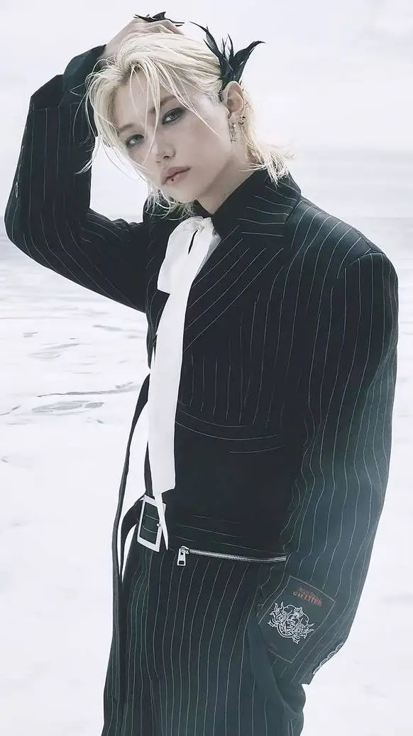 ai character: Félix  background