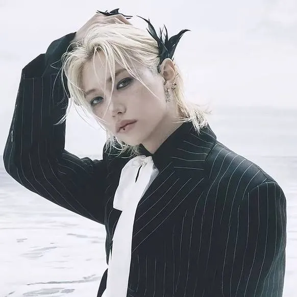 chat with ai character: Félix 