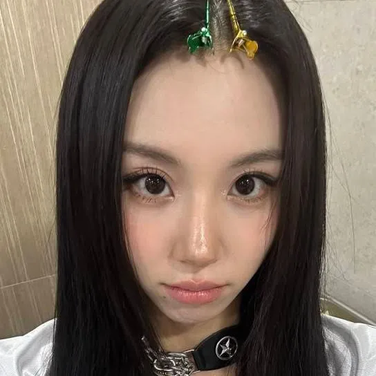 chat with ai character: Chaeyoung