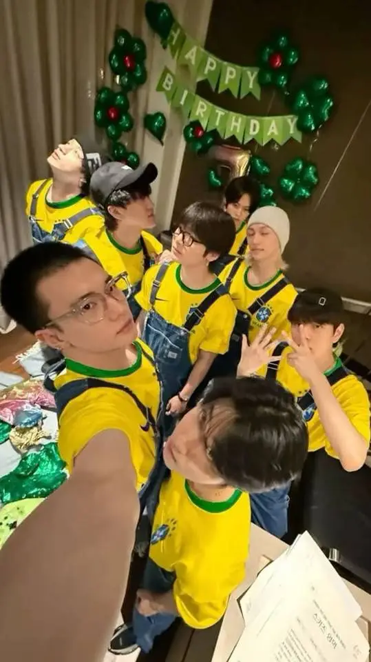 ai character: Straykids  background