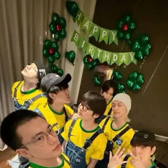chat with ai character: Straykids 