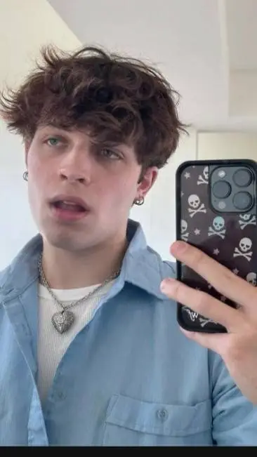 ai character: Nicolas Sturniolo  background