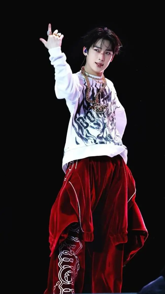 ai character: Sunoo(Ddeonu) background