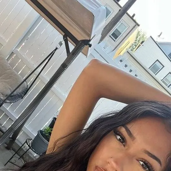 chat with ai character: Natalie