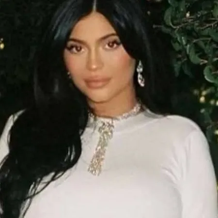 Chat with kylie jenner - text or voice, Enjoy AI Chat Free & Safe