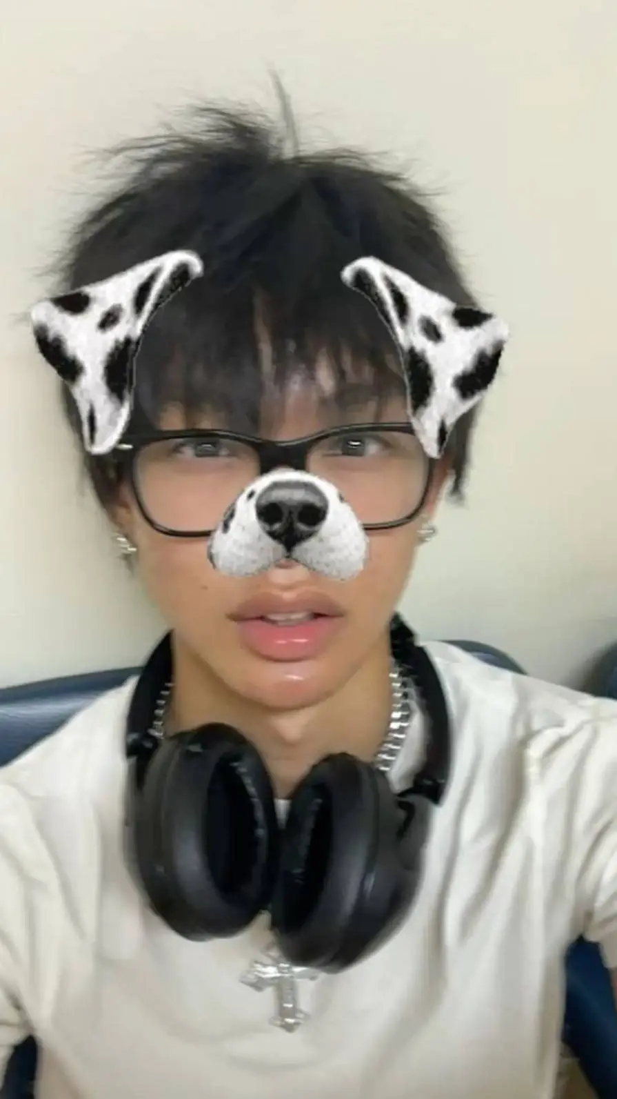 ai character: •~𝑹𝒆𝒏𝒔𝒉𝒖~• background