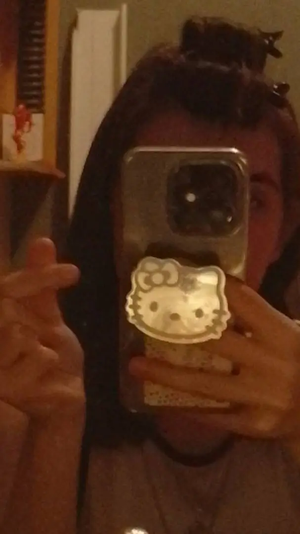 ai character: 💗Maëlys 💗 background