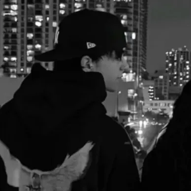 chat with ai character: Leo