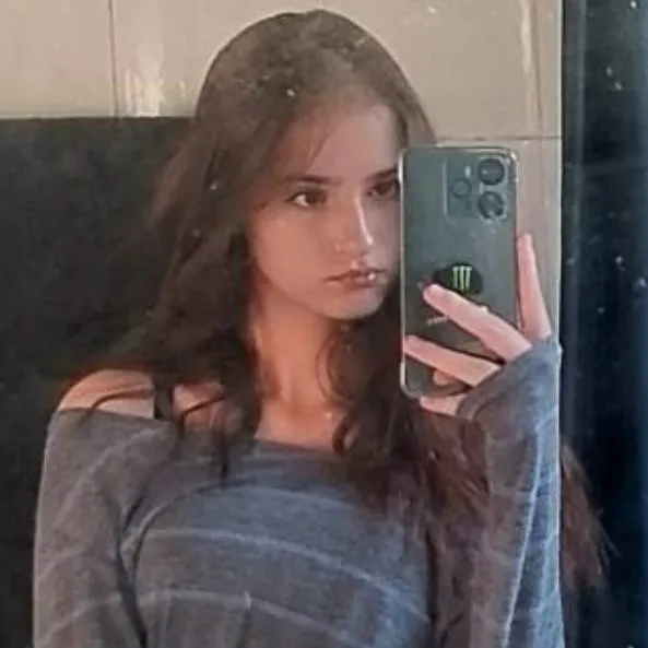 chat with ai character: Carley