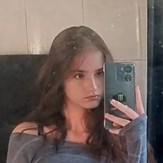 chat with ai character: Carley