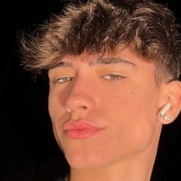 chat with ai character: Liam 