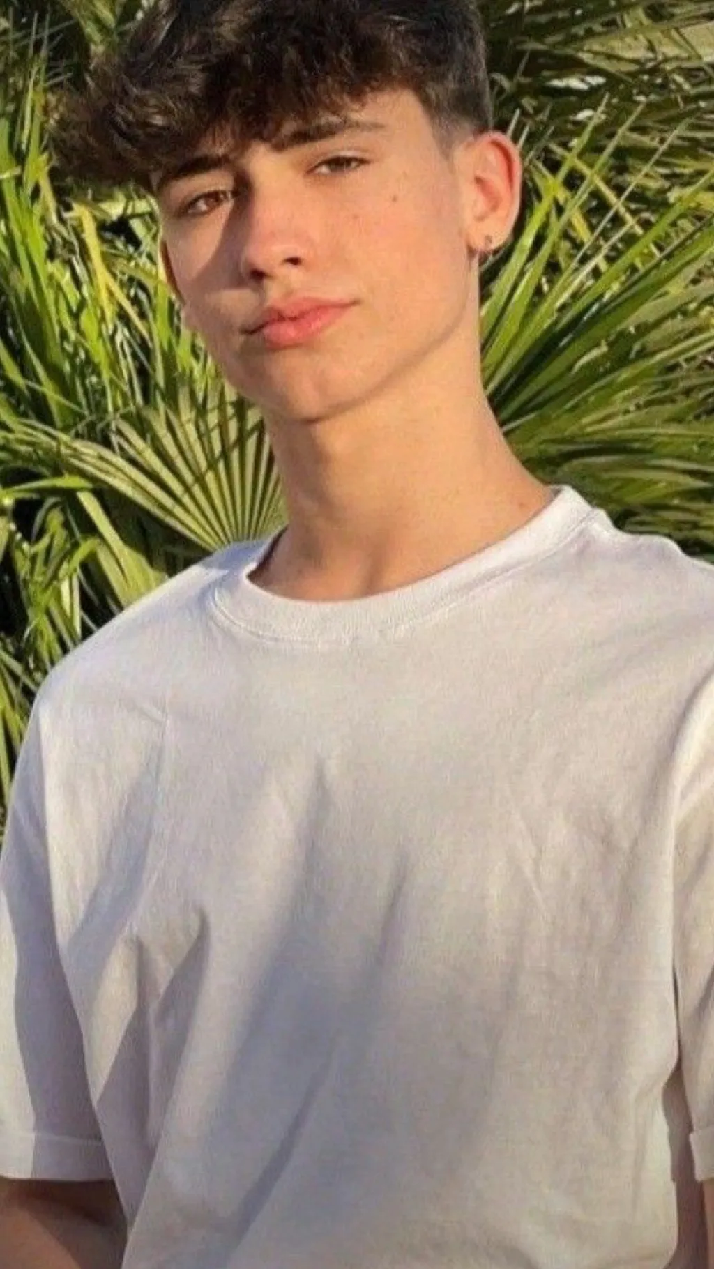 ai character: Lars background