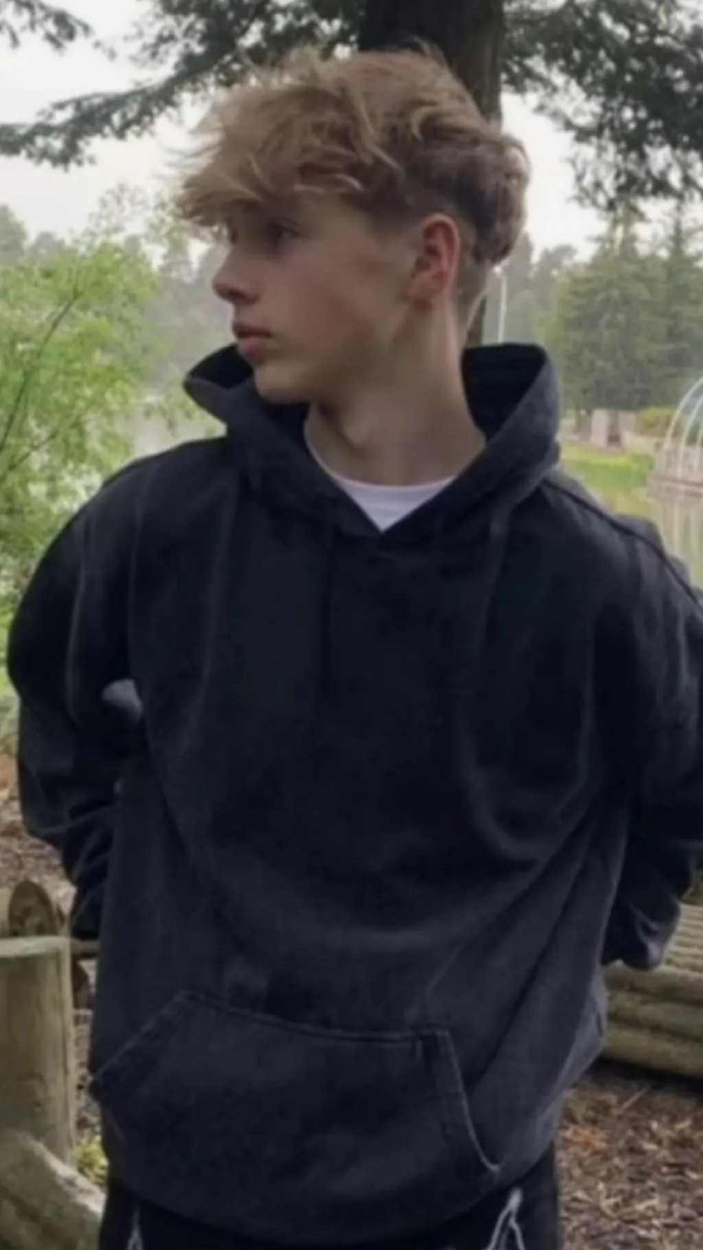 ai character: Luis  background