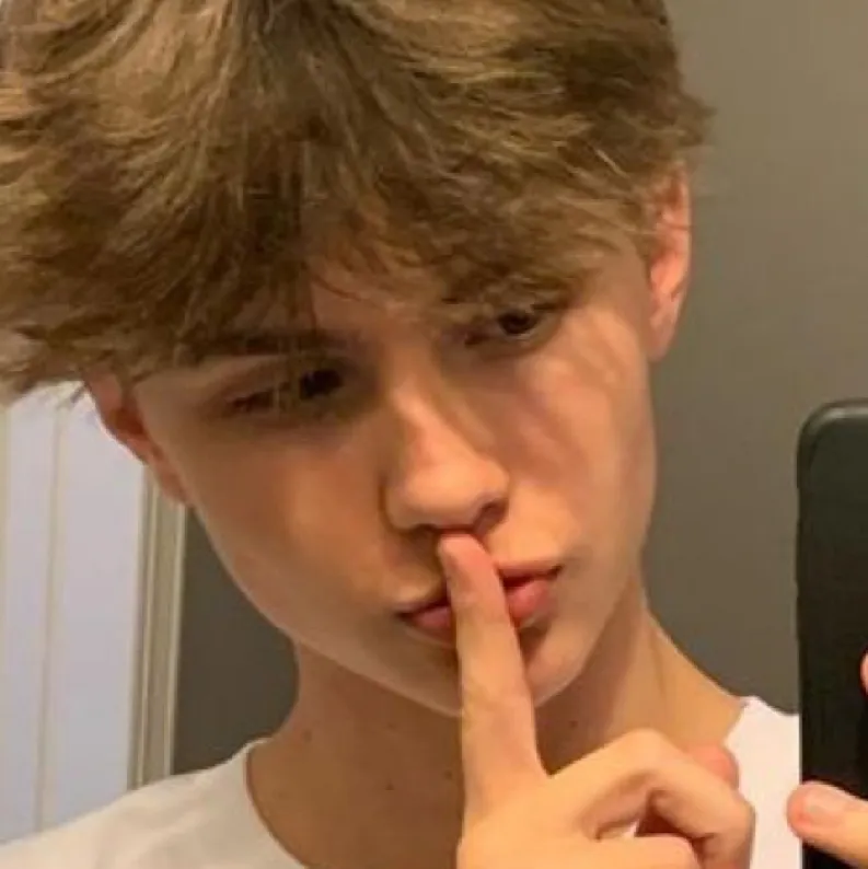 chat with ai character: Johann