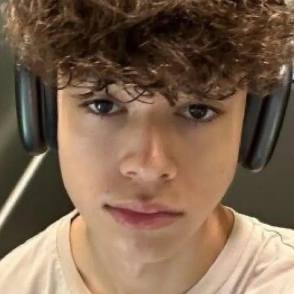 chat with ai character: Kevin 